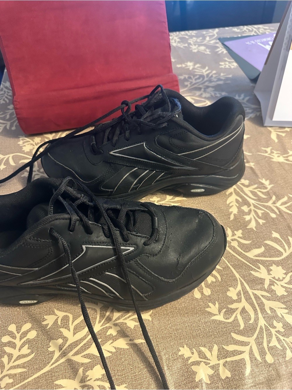 Men's Black Athletic Lace-Up Sneakers 9.5
